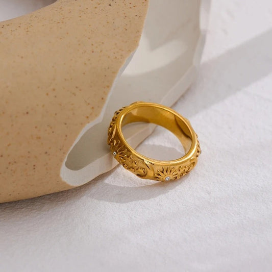 Vintage Sun Moon Star Band Ring-Ariette Jewelry