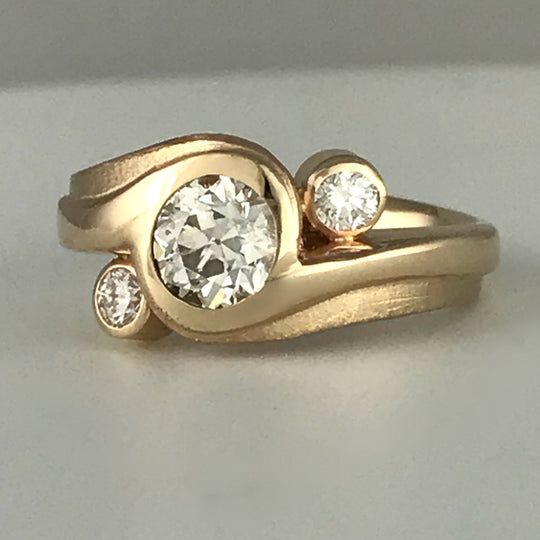 Vintage Irregular Golden Forged Zirconia Ring-Ariette Jewelry
