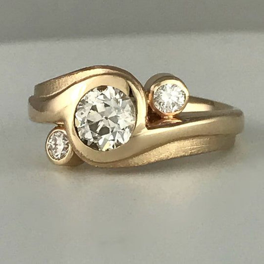 Vintage Irregular Golden Forged Zirconia Ring-Ariette Jewelry