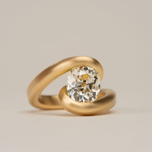 Vintage Spiral Golden Zirconia Ring-Ariette Jewelry