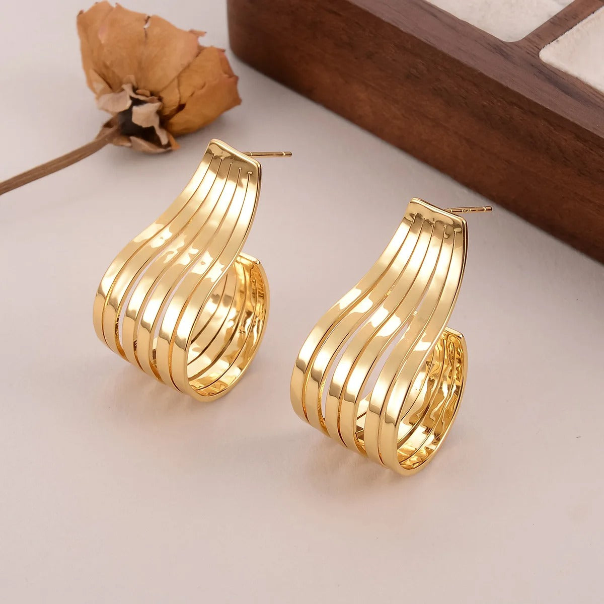 Vintage Gold Bend Dangle Earrings-Ariette Jewelry