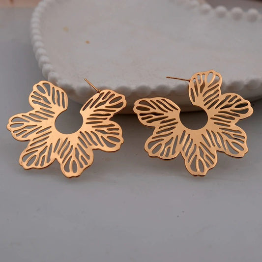 Vintage Gold Hollow Floral Earrings-Ariette Jewelry