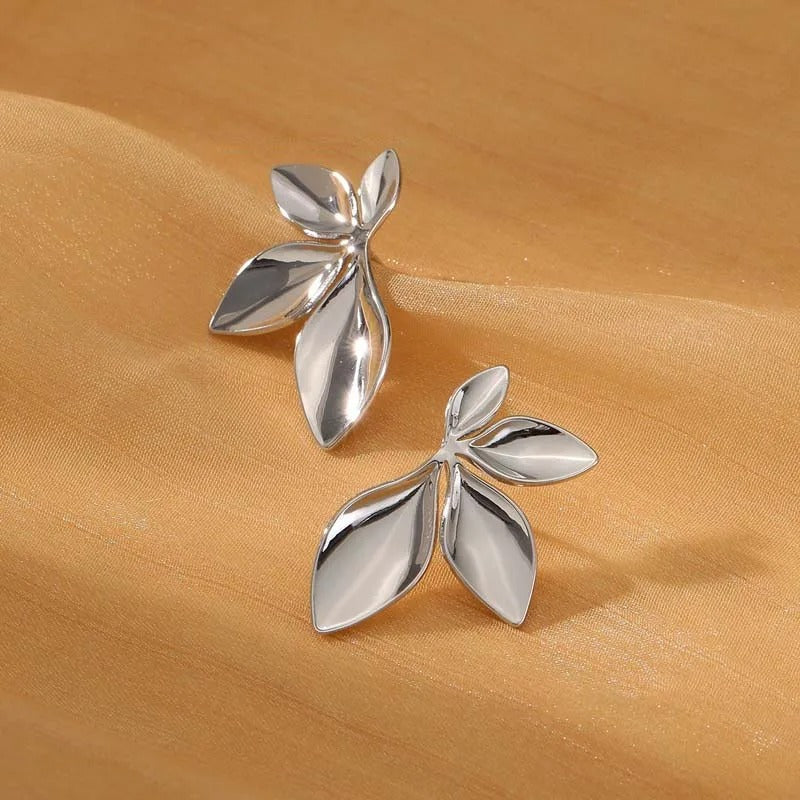 Vintage Silver Floral-Inspired Leaf Earrings-Ariette Jewelry
