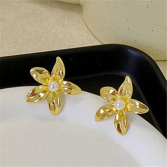 Vintage Gold Floral Elegant Pearl Stud Earrings-Ariette Jewelry
